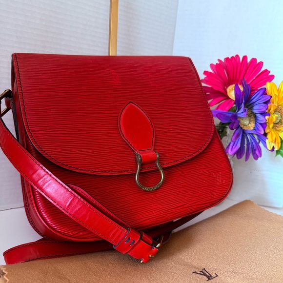 ❌🔥SALE❌PRICE DROP ❌AUTHENTIC Louis Vuitton Epi Saint Cloud /Crossbody Bag. - Picture 3 of 16